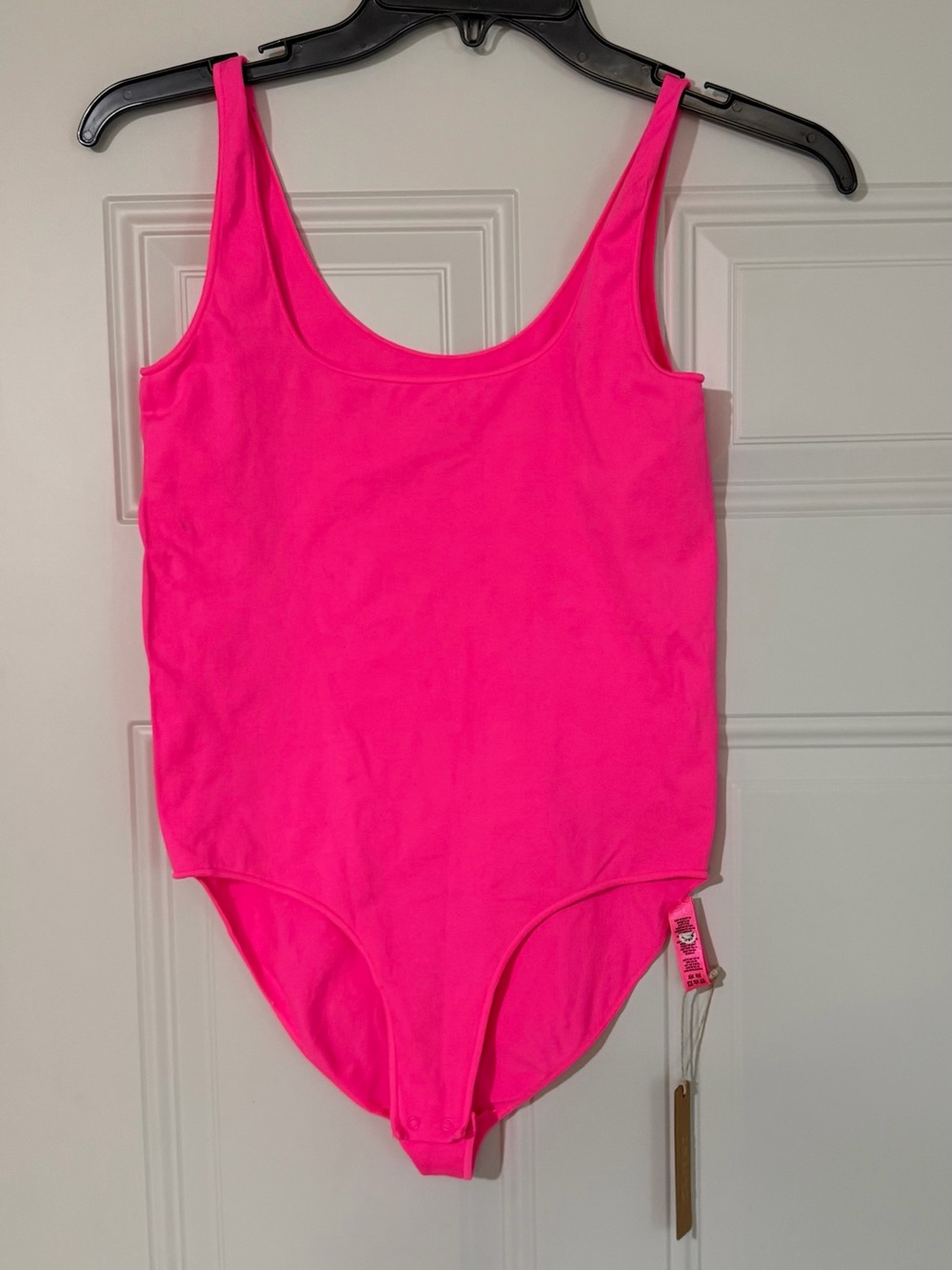 Skims Essential Scoop Neck Body Suit Pink Highlighter S-M Going Out Basic Baddie